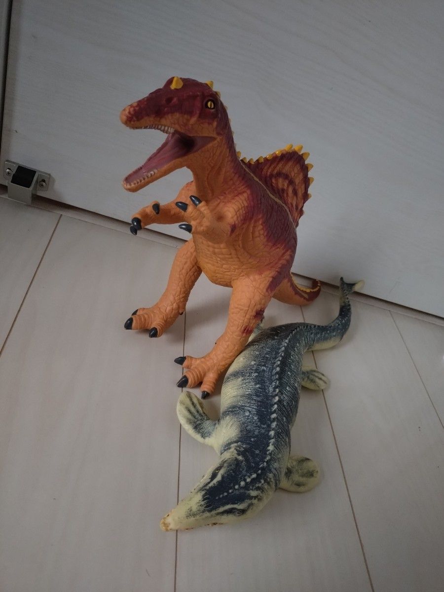 恐竜 フィギュア　 おもちゃ ソフビ　モササウルス　スピノサウルス　シャチ３体セット