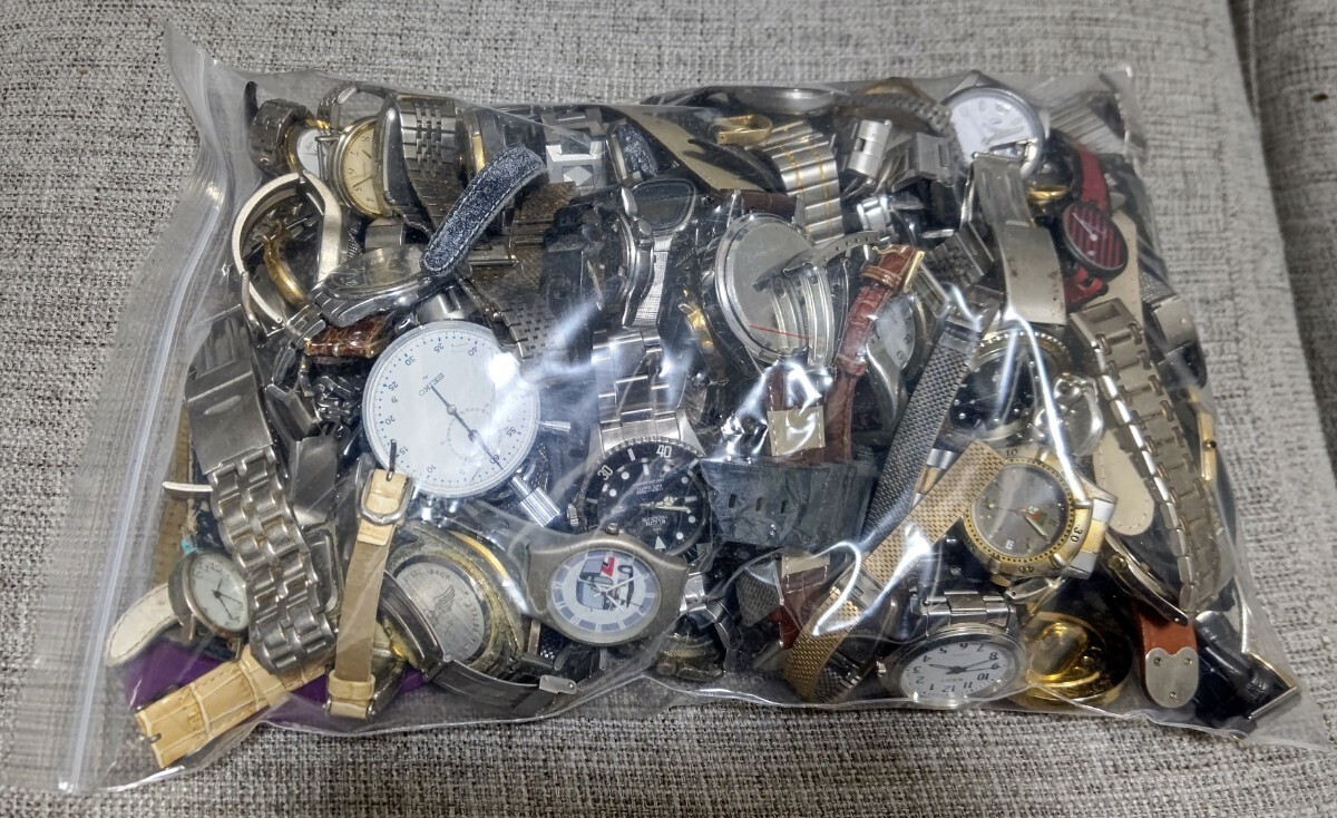 【1円スタート】アクセサリー 腕時計 大量 まとめ売り ネックレス 指輪 イヤリング 真珠 他 アクセサリー約13kg 腕時計約16kg 総重量約30kgの画像8