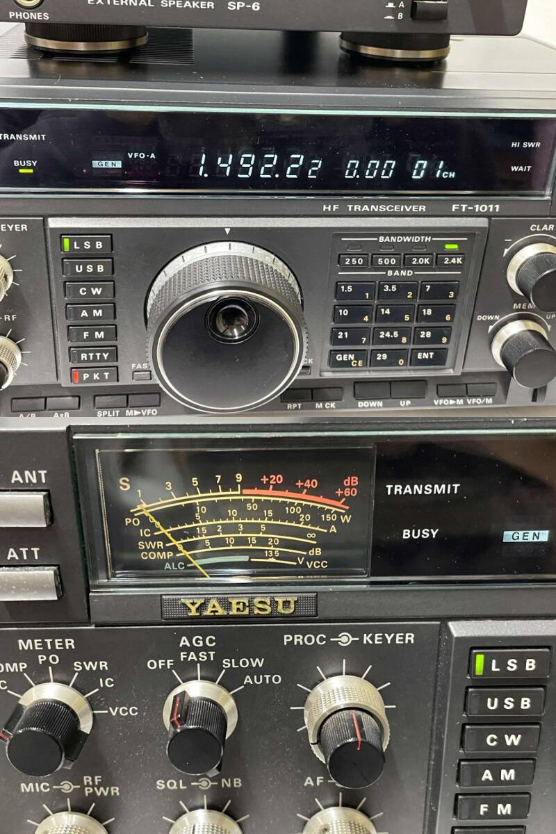 現状品 ヤエス 無線機 FT-1011 トランシーバー アマチュア YAESU ITT21DNJET02-YR-Z20-byebye_画像3