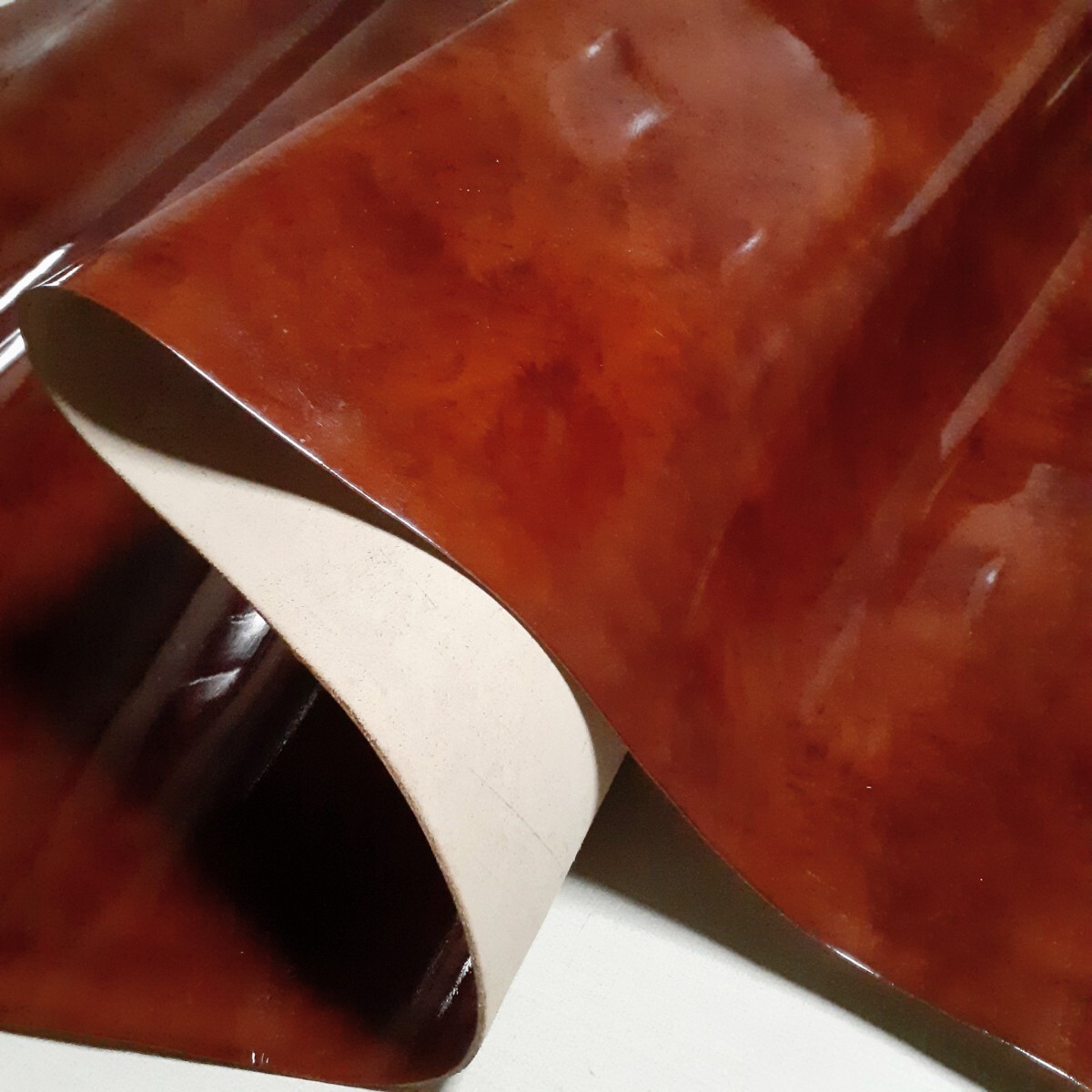 ○ヌメ革 スムース 赤茶 手塗りアンティック エナメル 2.8～3.2㍉ 295ds しっかりめ