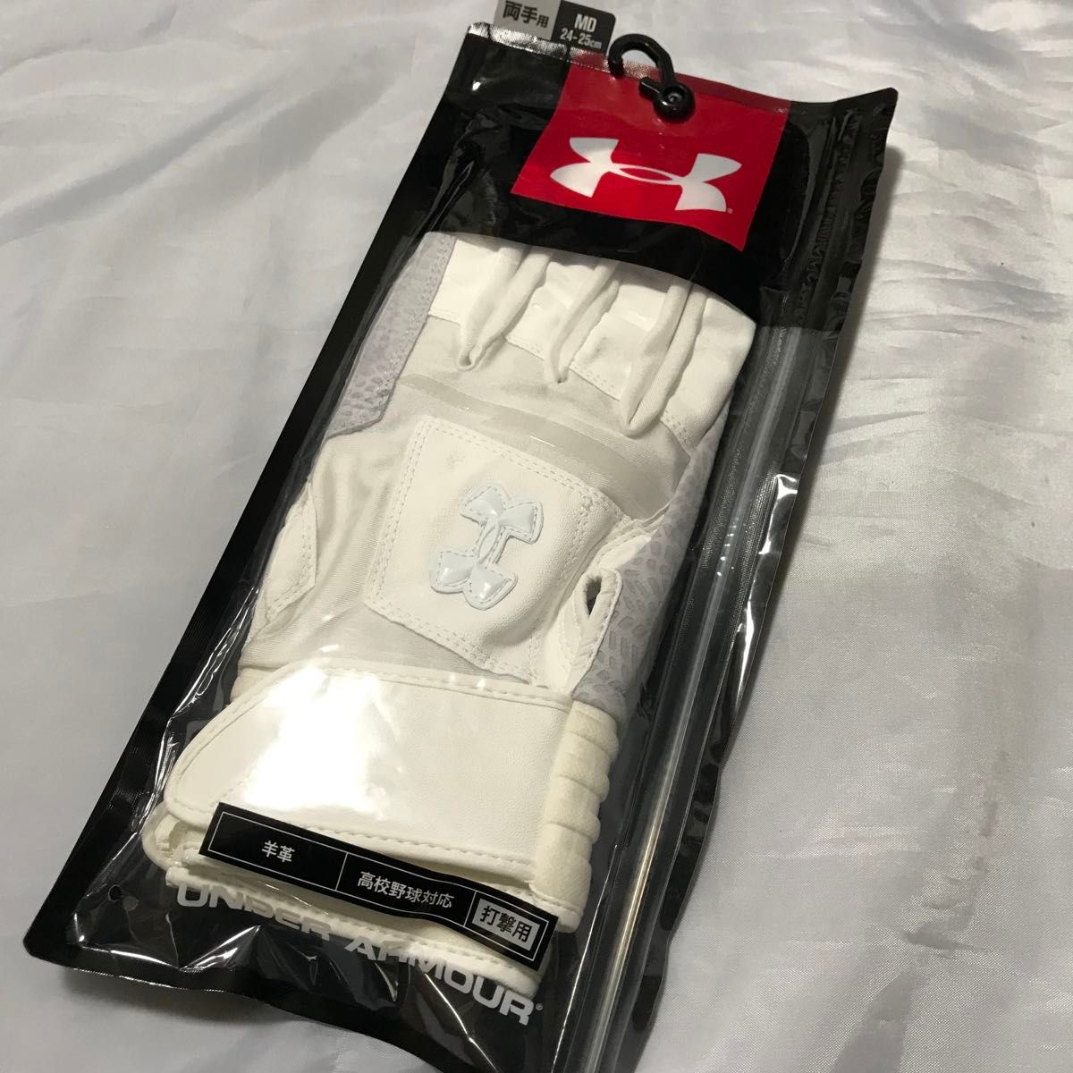 アンダーアーマー  未使用　バッティンググローブ　ホワイト　本革　MDサイズ　 両手用 羊革　ベースボール　手袋　ウェア　白