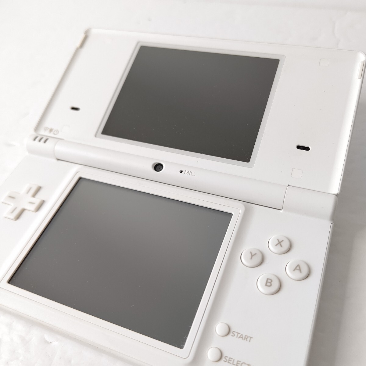 Nintendo　ニンテンドーDSi　ホワイト　極美品　任天堂　ゲーム機