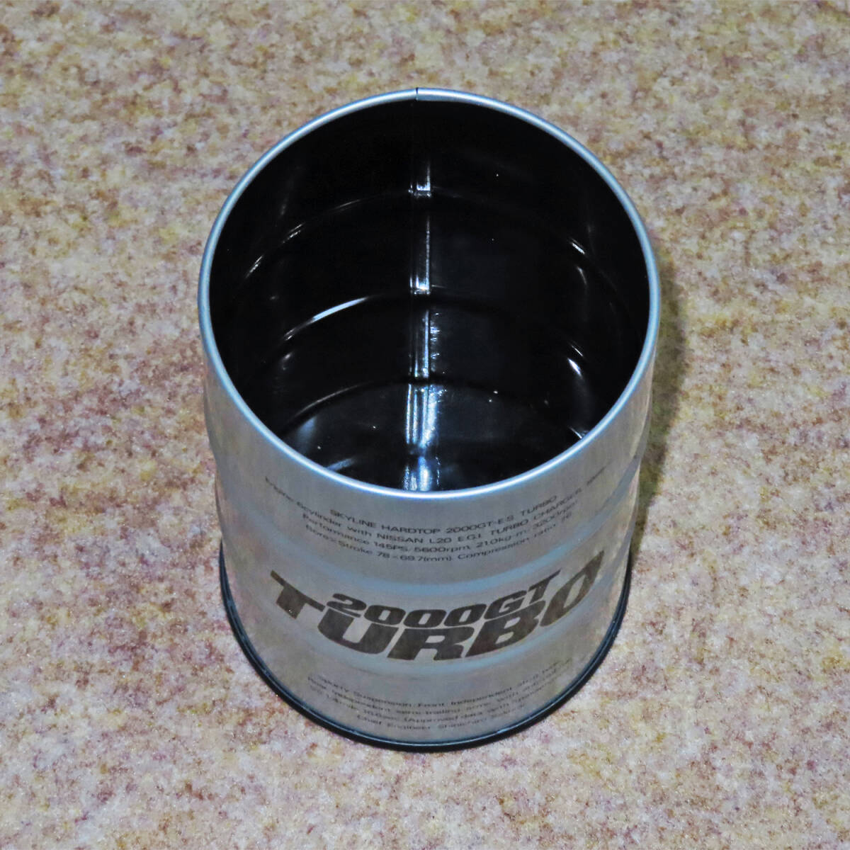 ◆日産プリンス【NISSAN SKYLINE 2000GT TURBO】スカイライン ノベルティ ドラムカン型金属製灰皿【DRUMCAN ASHTRAY】_画像3