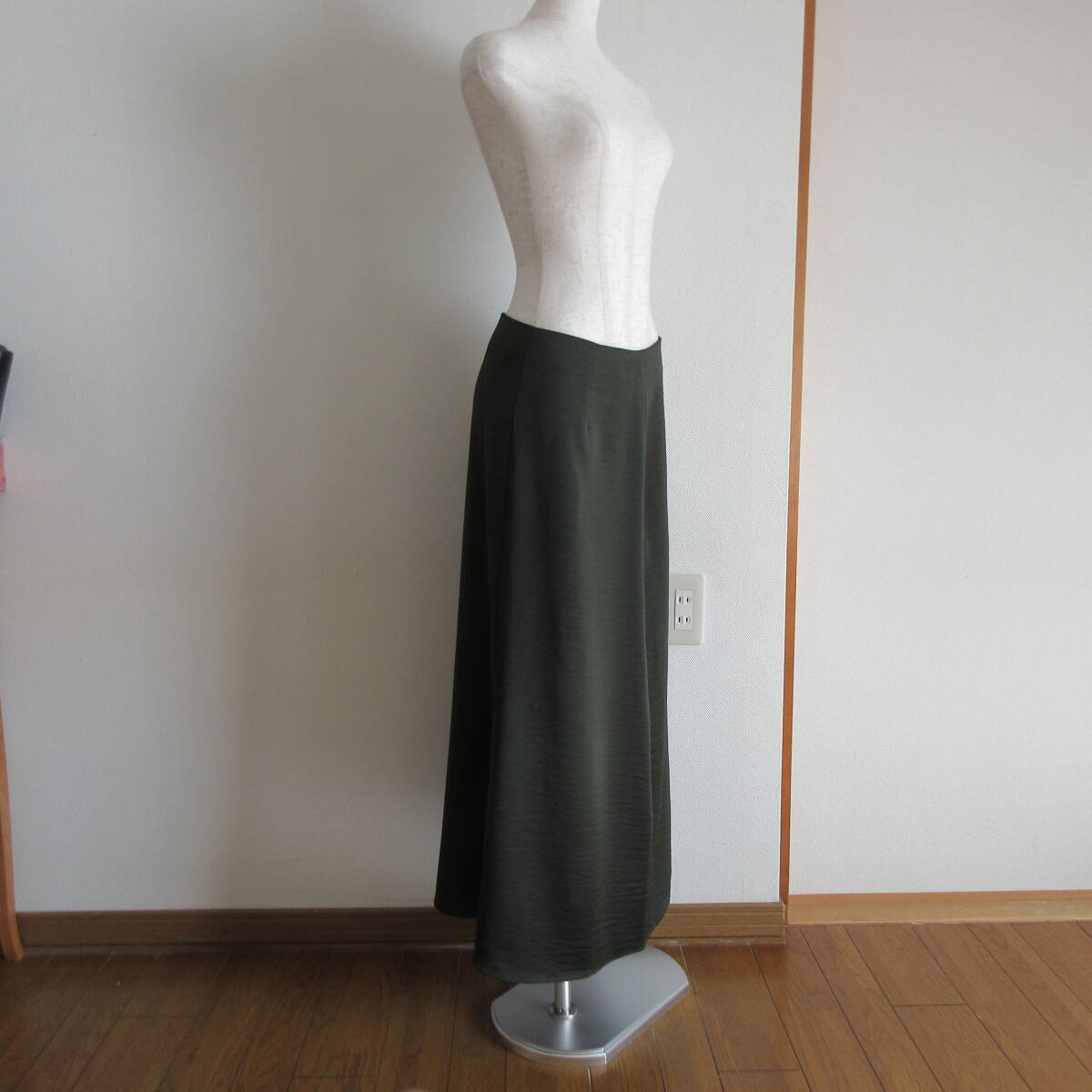 ZARA ザラ サテン ミディスカート カーキー XS(5~7号 ZARA ザラ サテン ミディスカート カーキー XS(5~7号