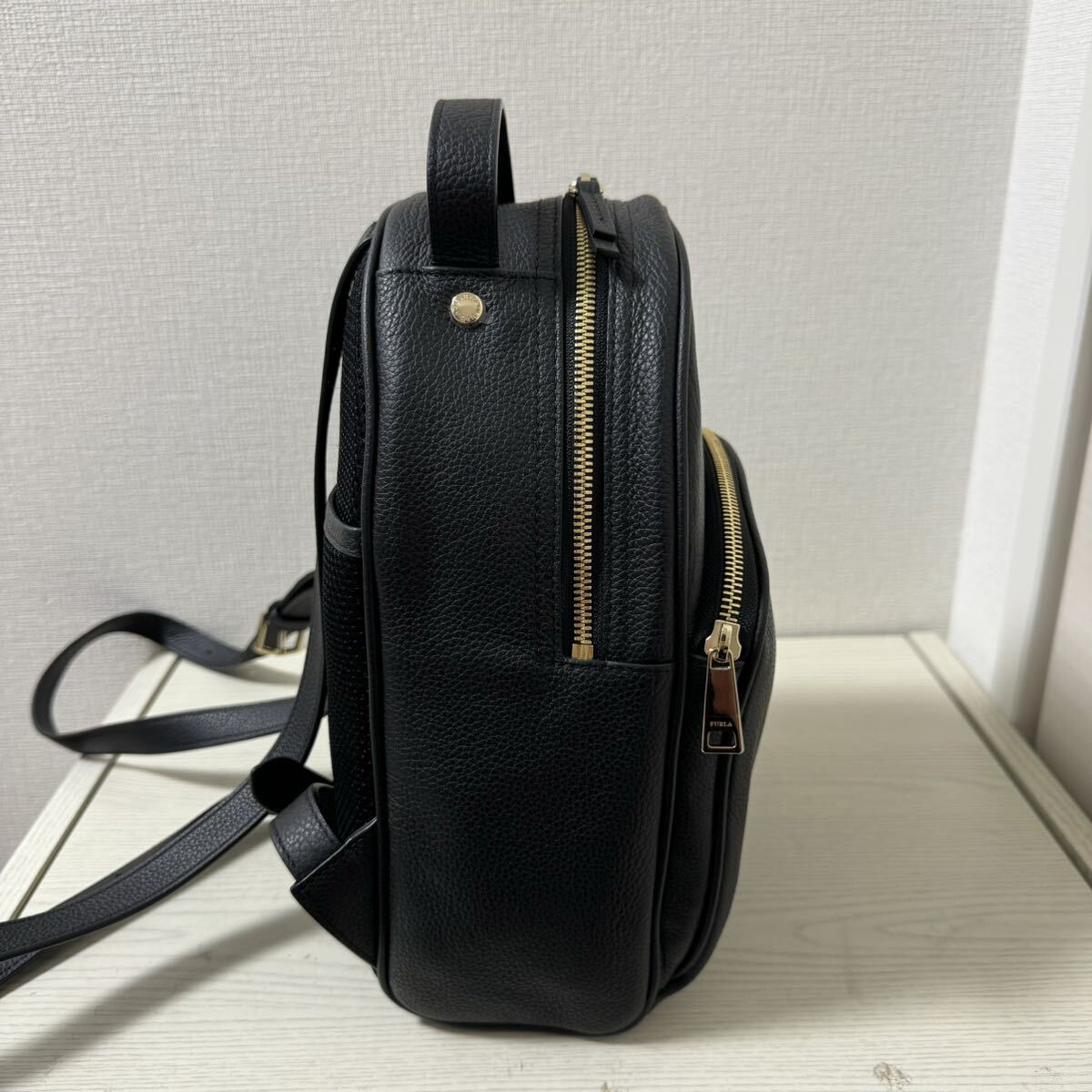 【新品】FURLA フルラ フリーダM リュックサック　SABBIA ブラック　黒　バックパック　デイパック_画像6