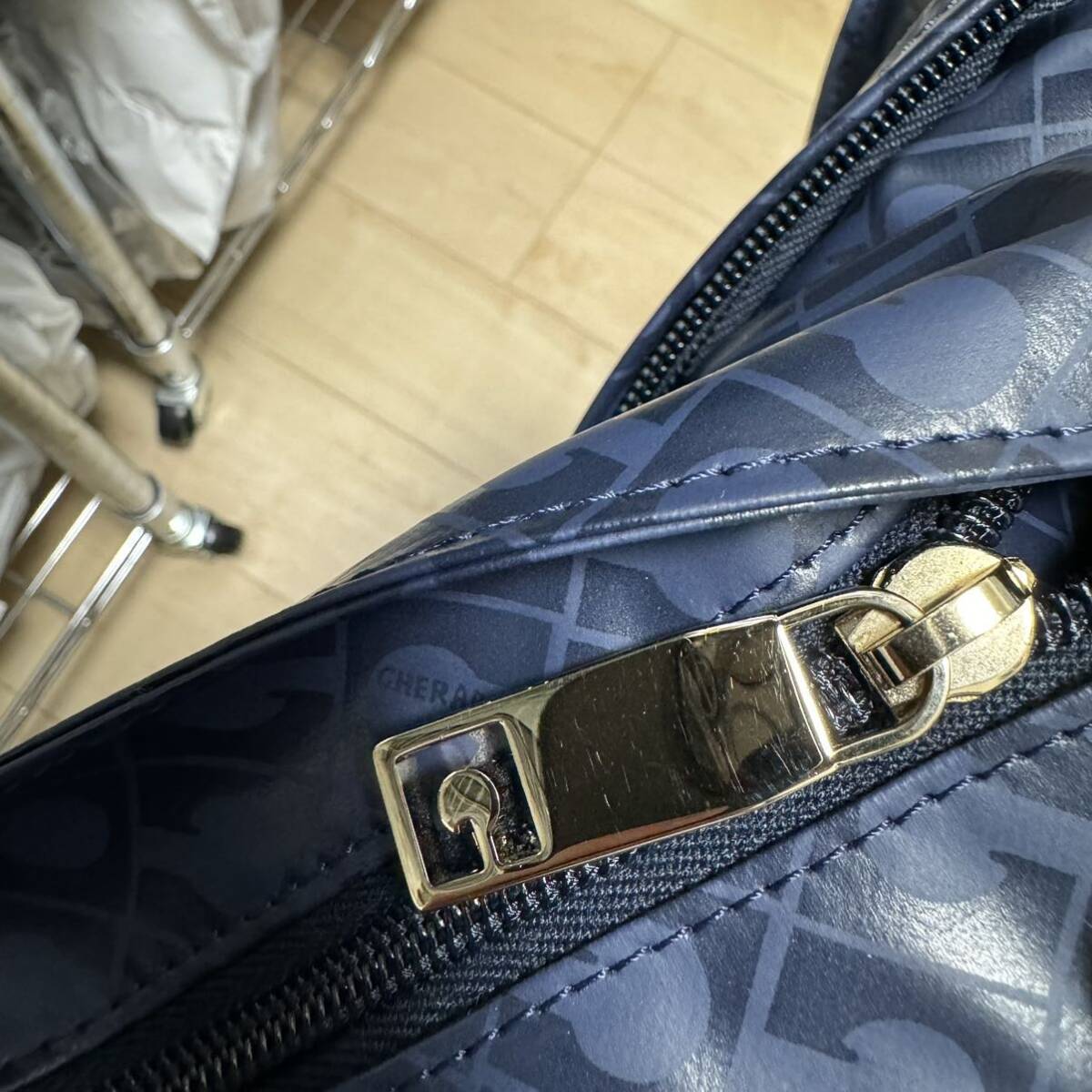 [ как новый ] Gherardini GHERADINI сумка на плечо темно-синий softiSOFTY