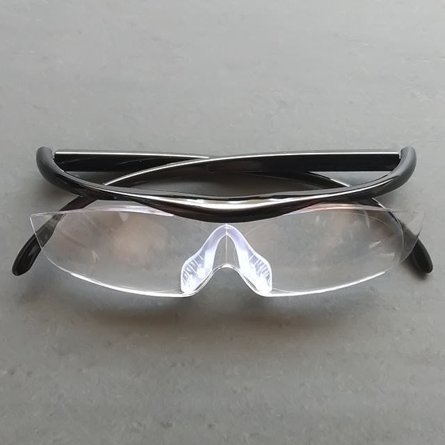 メガネ型ルーペ 拡大鏡 1.8倍 眼鏡の上から使える オーバーグラス対応 ルーペめがね 眼鏡 ハンズフリー おしゃれ 男女兼用 黒色 送料無料_画像2