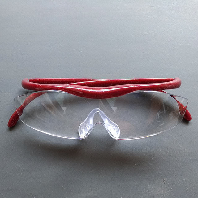 メガネ型ルーペ 拡大鏡 1.8倍 眼鏡の上から使える オーバーグラス対応 ルーペめがね 眼鏡 ハンズフリー おしゃれ 男女兼用 赤色 送料無料_画像2