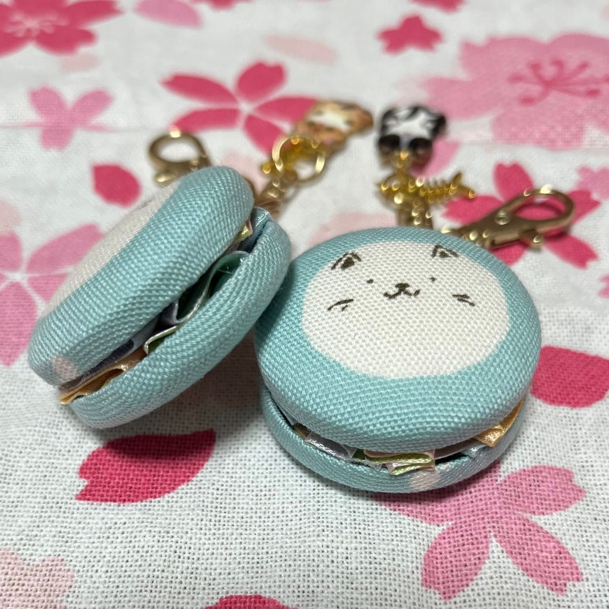 猫　キーホルダー　ハンドメイド　マカロン