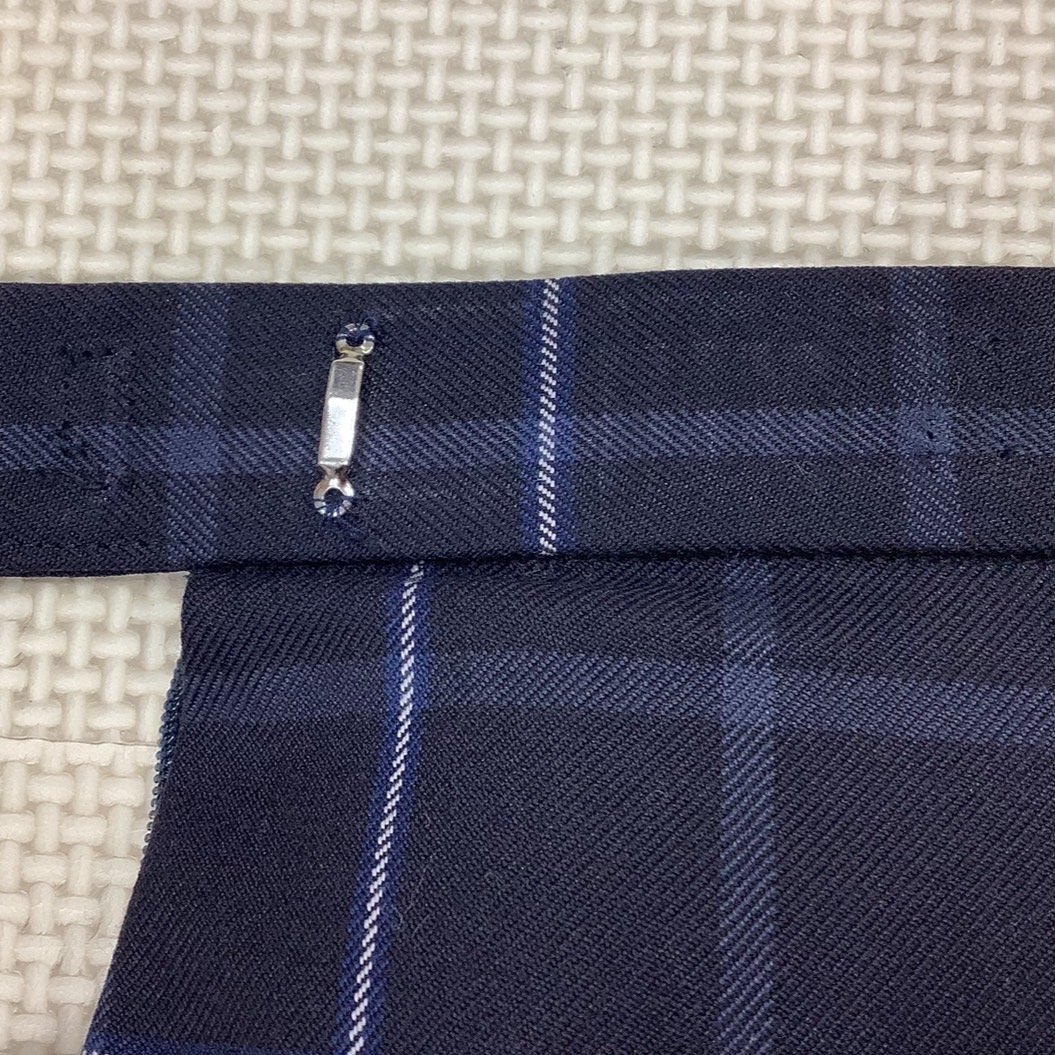 I491/Y(中古)山形県 荒砥高校 女子制服2点 /指定品/M/W69/丈53/長袖ブラウス/冬スカート/YACHT/青/チェック柄/ベルトスカート/学生服_画像9