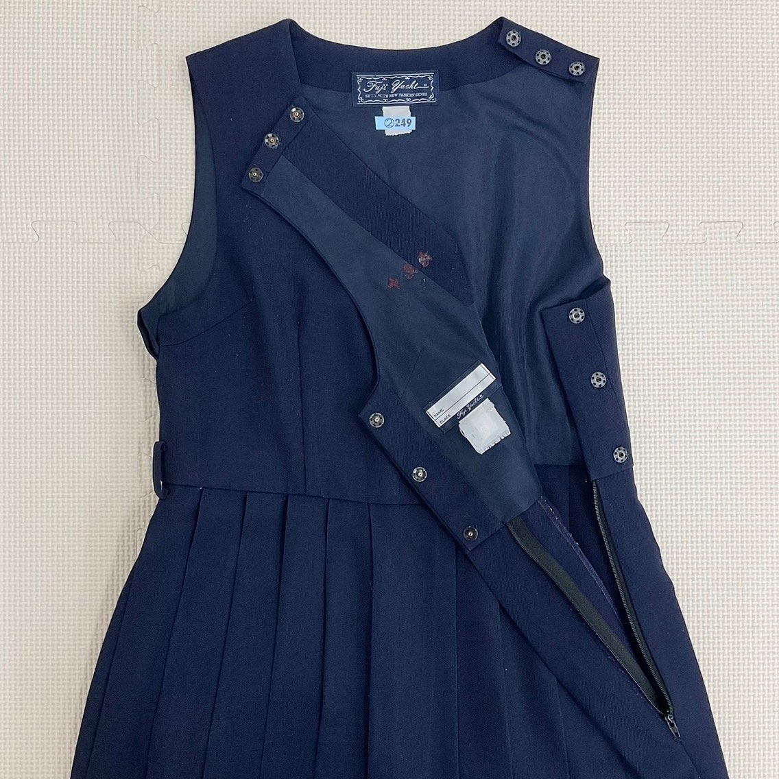 U540/S956(中古)福岡県 志免中学校 女子制服2点 /旧制服/155程度/総丈92/ジャンパースカート/ブラウス/冬服/紺/前箱ヒダ/学生服/卒業生品/_画像4