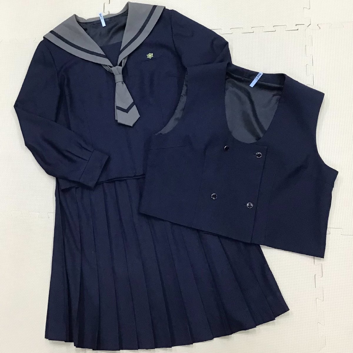 O551/T1003(中古)栃木県 宇都宮市立若松原中学校 女子制服4点 /旧制服/指定品/大きい/6/7/W78/ブレザー/ベスト/吊りスカート/タイ/卒業生品_画像1