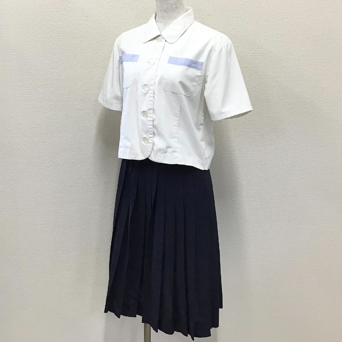 O556/(中古)栃木県 作新学院中等部 女子制服2点 /M/W66/丈63/ブラウス/スカート/Zippy/NIKKE/半袖/夏服/夏用/中学校/高校/学生服/女子学生_画像1