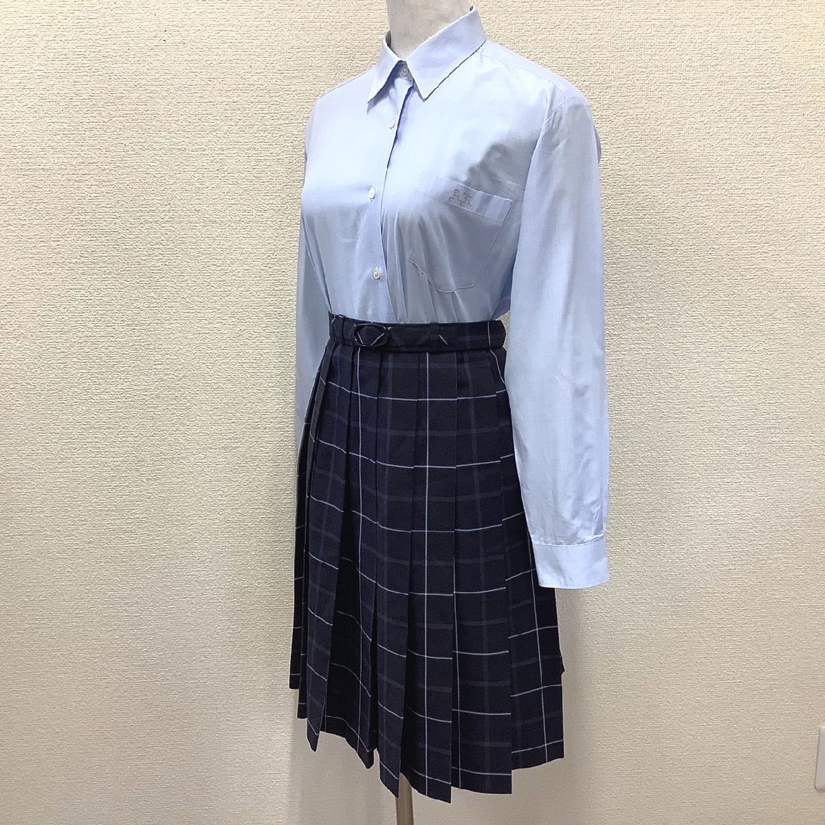 I491/Y(中古)山形県 荒砥高校 女子制服2点 /指定品/M/W69/丈53/長袖ブラウス/冬スカート/YACHT/青/チェック柄/ベルトスカート/学生服_画像1