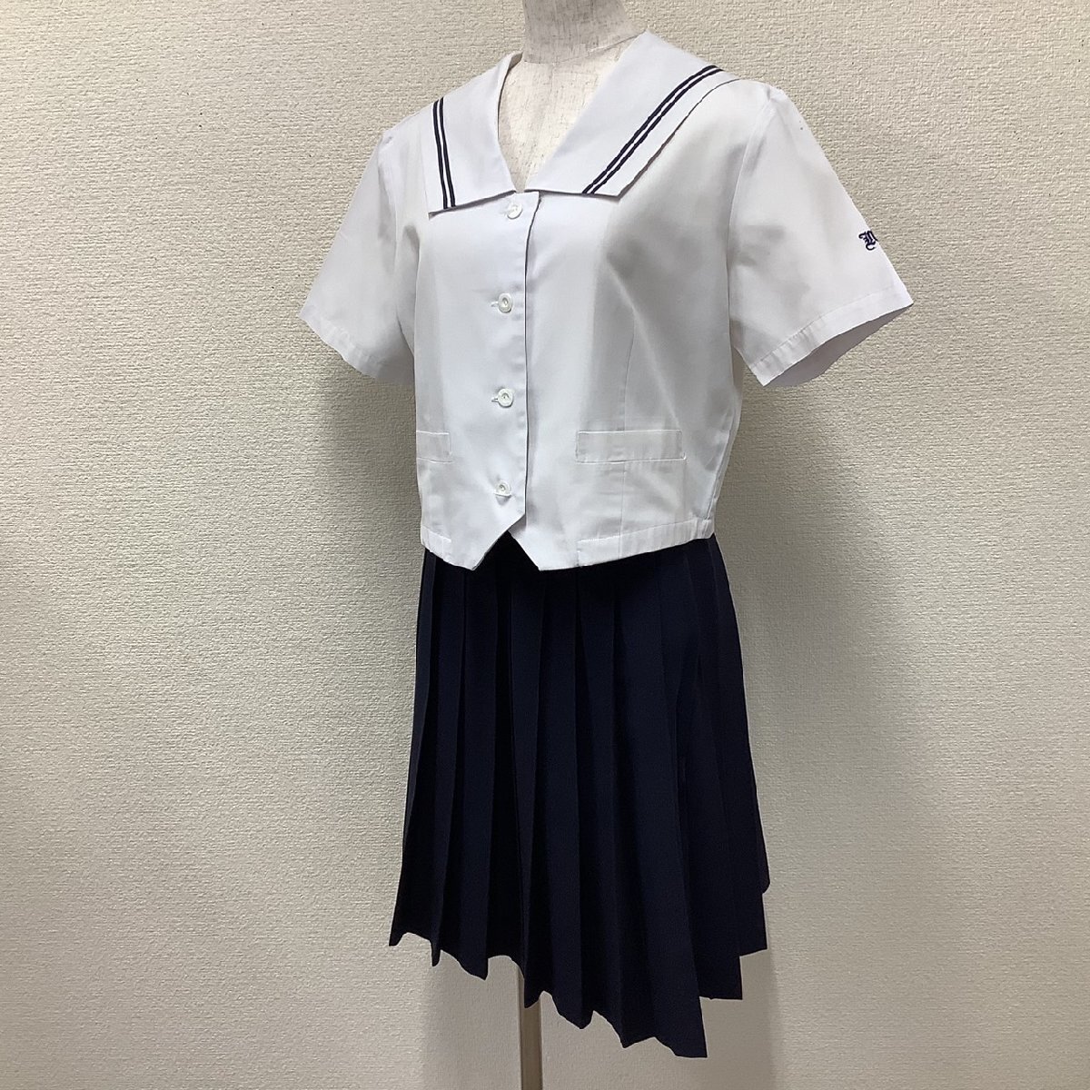 I333/Y(中古)山形県 山形北高校 女子制服2点 /旧制服/M/W64/変形 I333/Y(中古)山形県 山形北高校 女子制服2点 /旧制服/M/W64/変形