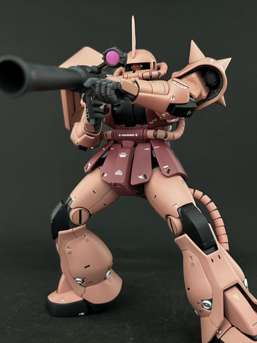 改修塗装済み完成品　MG 1/100 MS-06S シャア専用 ザクII Ver.2.0 (機動戦士ガンダム)_画像3