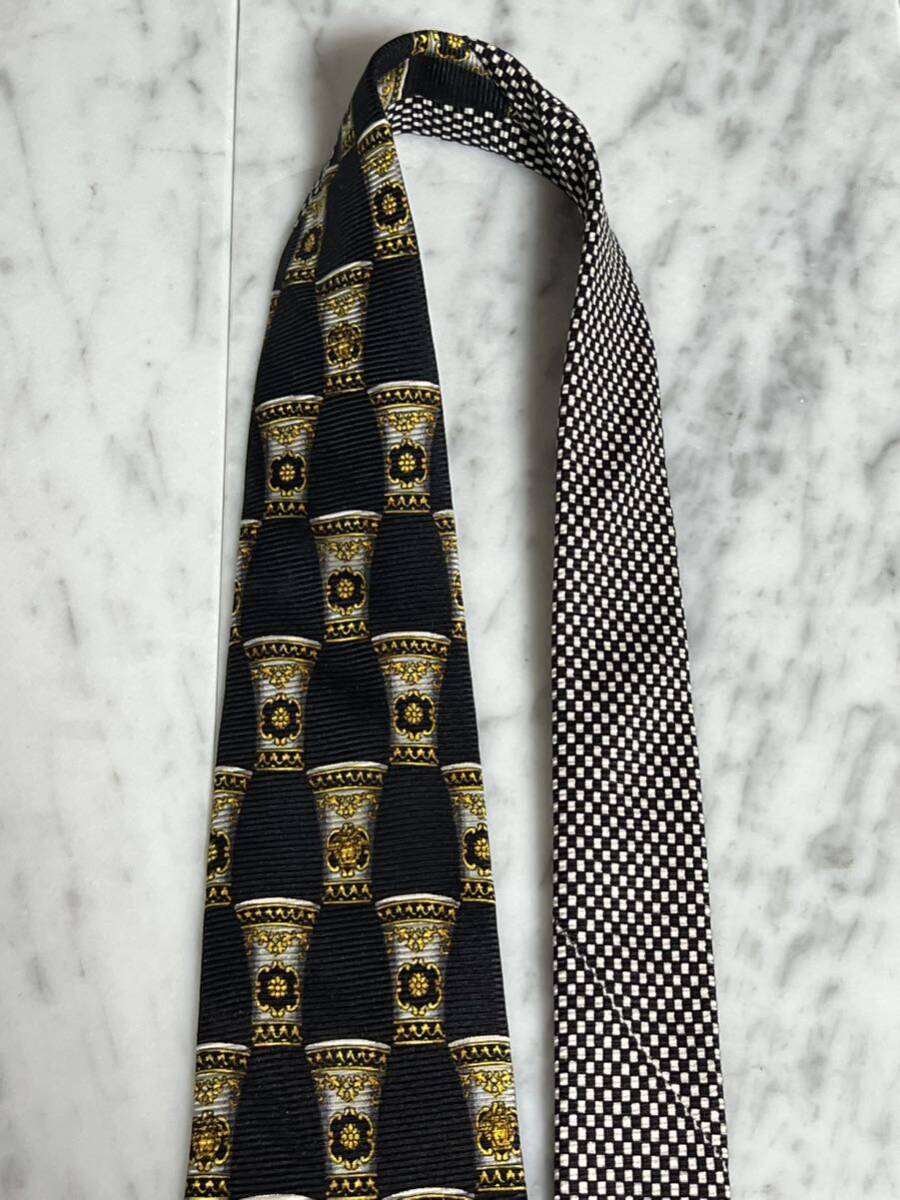 699 jpy ~ VERSACE necktie black mete.-sa yellow group 