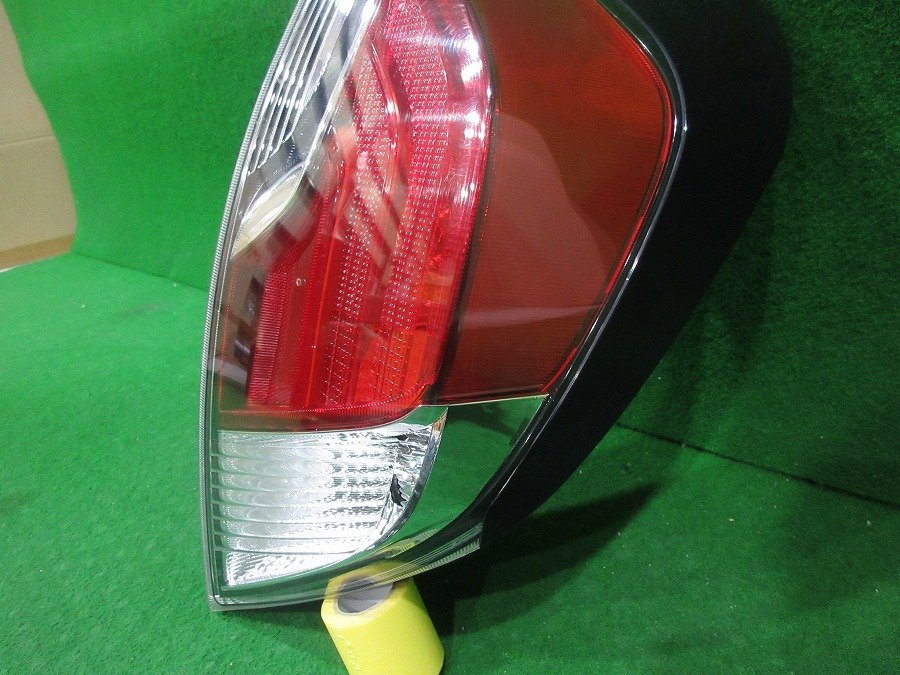 良品★ アクア NHP10 中期 純正 右テールランプ LED STANLEY 52-297 R ハーネス付