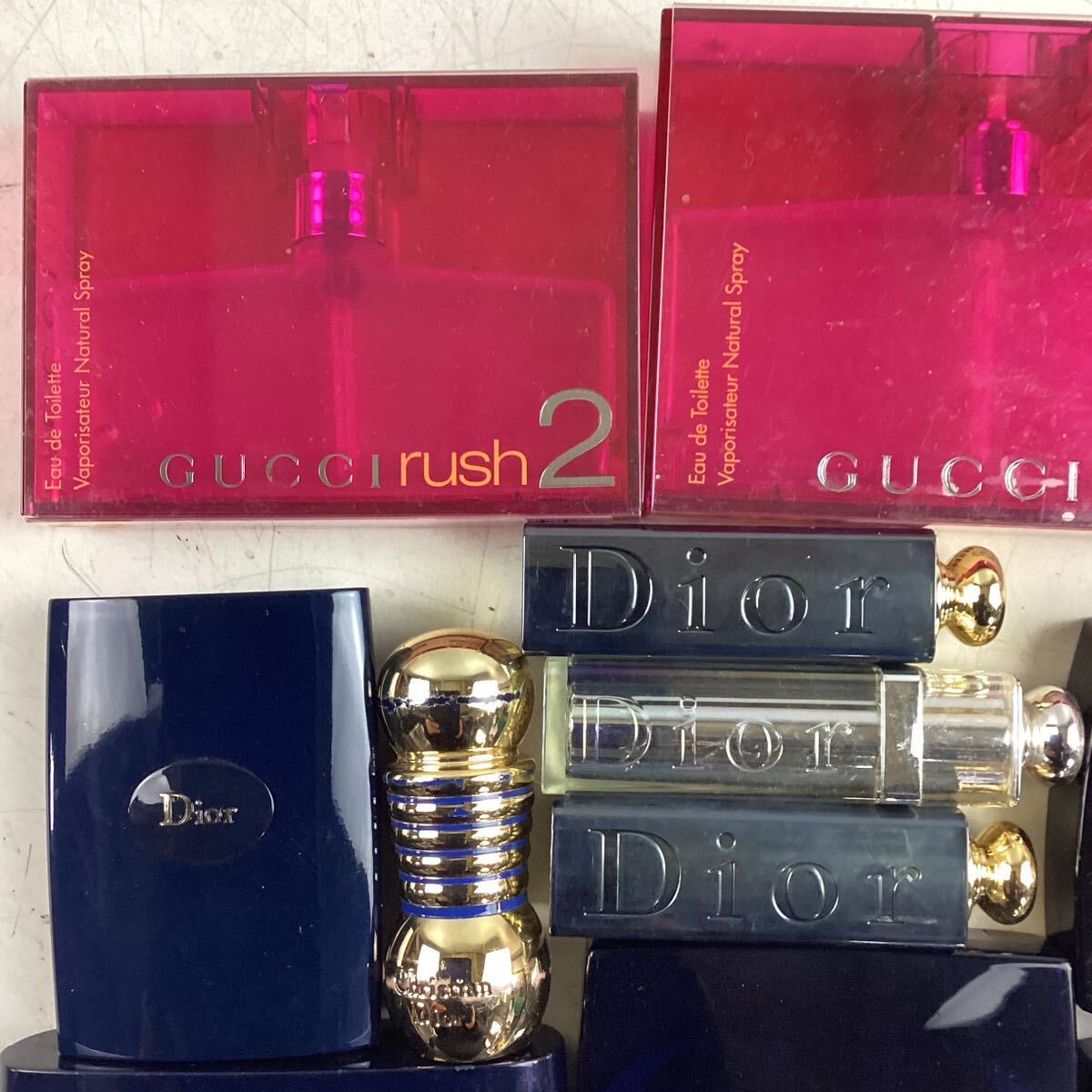k3217 化粧品 CHANEL Christian Dior GUCCI まとめ 17点セット 約1.15kg フェイスパウダー コスメ 口紅 リップ 香水 シャネル 使用品 中古_画像2