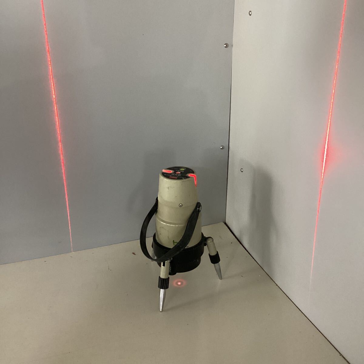 y3423 makita Makita Laser подкладка ... контейнер в соответствии сердцевина SK91 на батарейках Laser Revell горизонтальный ... электризация проверка settled б/у 