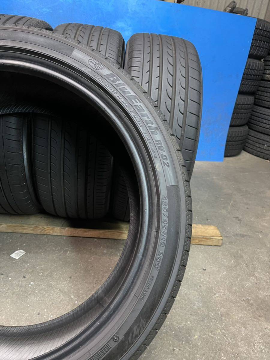 225/45R19 ヨコハマ BluEarth RV-02 4本セットを2022年製 バリバリ山_画像8