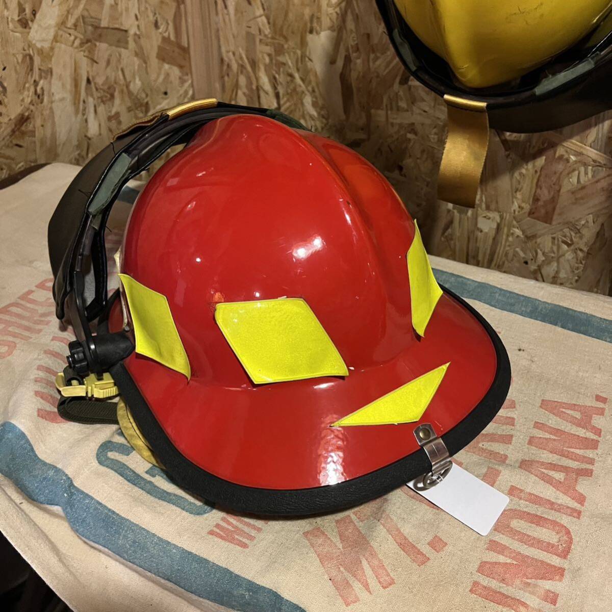 【ミリタリー/軍物】ヘルメット 消防隊 米軍放出品 実物 FIRE DEPT. シェード 反射板 1995年製 防火ヘルメット レッド 赤の画像1
