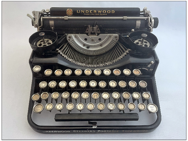Underwood Standard Portable Typewriter 4 Bank typewriter / under wood * Vintage antique USA made America made store furniture 