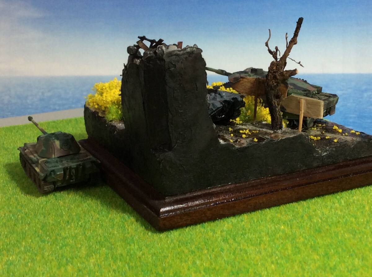 1/144 ジオラマベース　戦車3台付き タイトル:「ウクライナの風景1943-2024」ワールドタンクミュージアム パンツァー、レオパルド_左側面