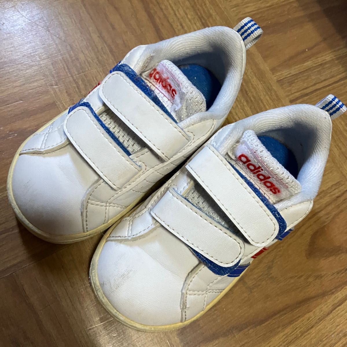 adidasスニーカー