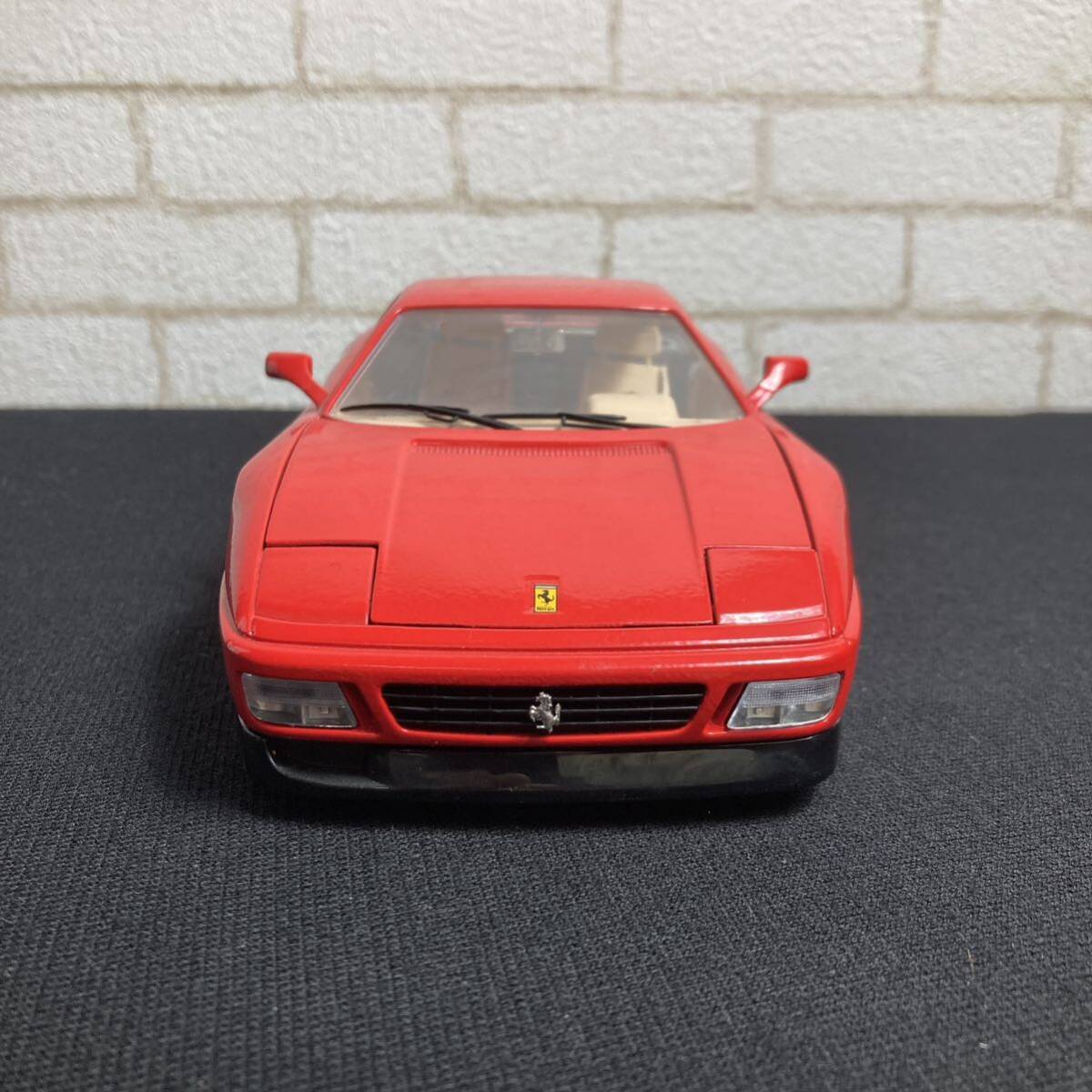 イタリア製 burago ブラーゴ 1/18 1989年型 フェラーリ 348tb レッド 赤 ミニカー おもちゃ 玩具 コレクター品 k51-322-23の画像4