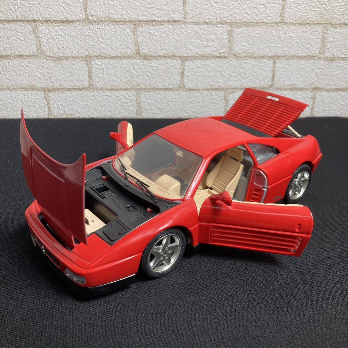 イタリア製 burago ブラーゴ 1/18 1989年型 フェラーリ 348tb レッド 赤 ミニカー おもちゃ 玩具 コレクター品 k51-322-23の画像2