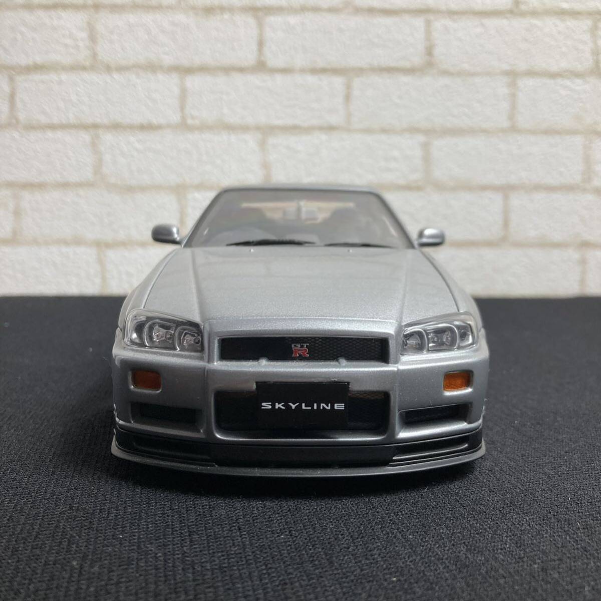 AUTOART オートアート 1/18 R34 日産 スカイラインGT-R V-SPEC シルバー　ミニカー　おもちゃ　コレクター品　k51-328-29_画像4