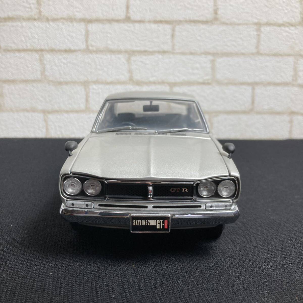 KYOSHO 京商 1/18 NISSAN SKYLINE 2000 GT-R (KPGC10) 日産 スカイライン シルバー ミニカー フィギュア コレクター品 k51-334-35の画像4