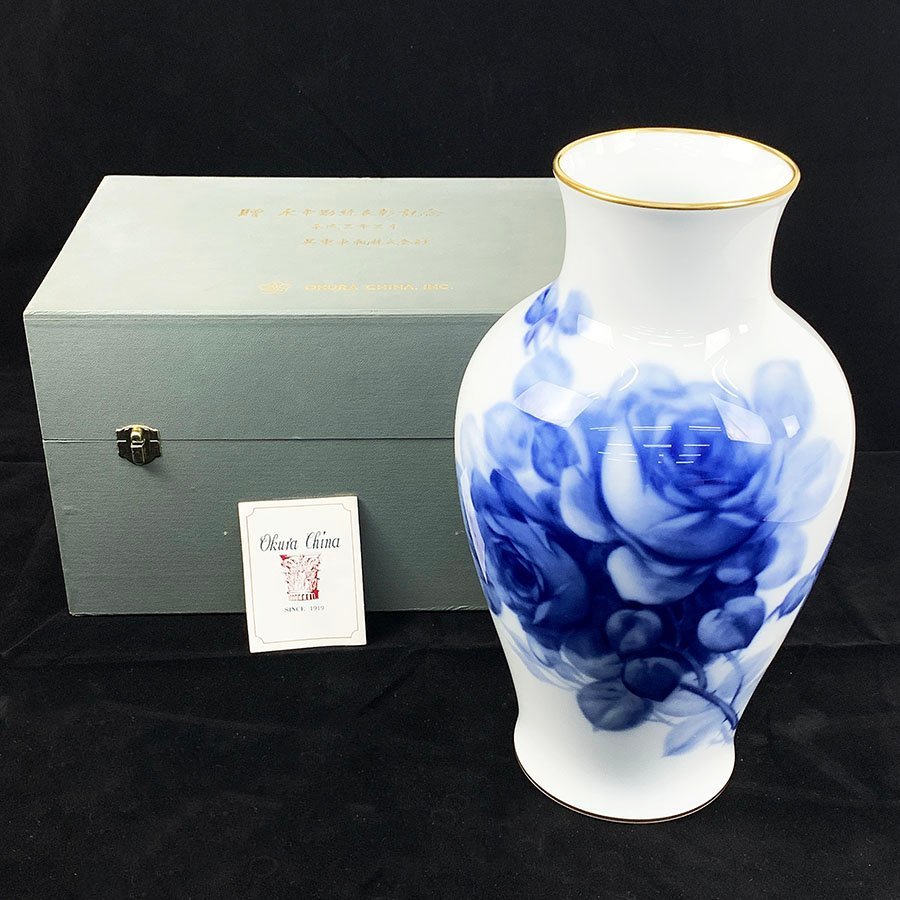 大倉陶園 OKURA CHINA 花瓶 花器 ブルーローズ 保管品 高さ36cm 共箱・しおり付き [M11277]_画像1