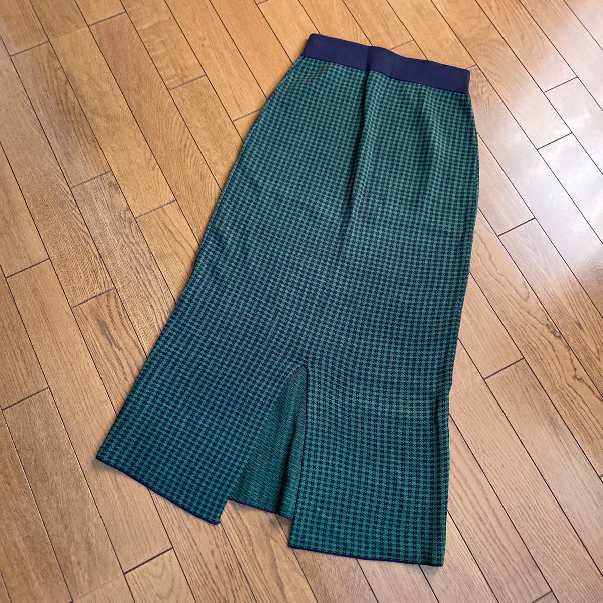 美品　GU  ブラック×グリーン　チェック柄　ロングタイトスカート(S) スリット
