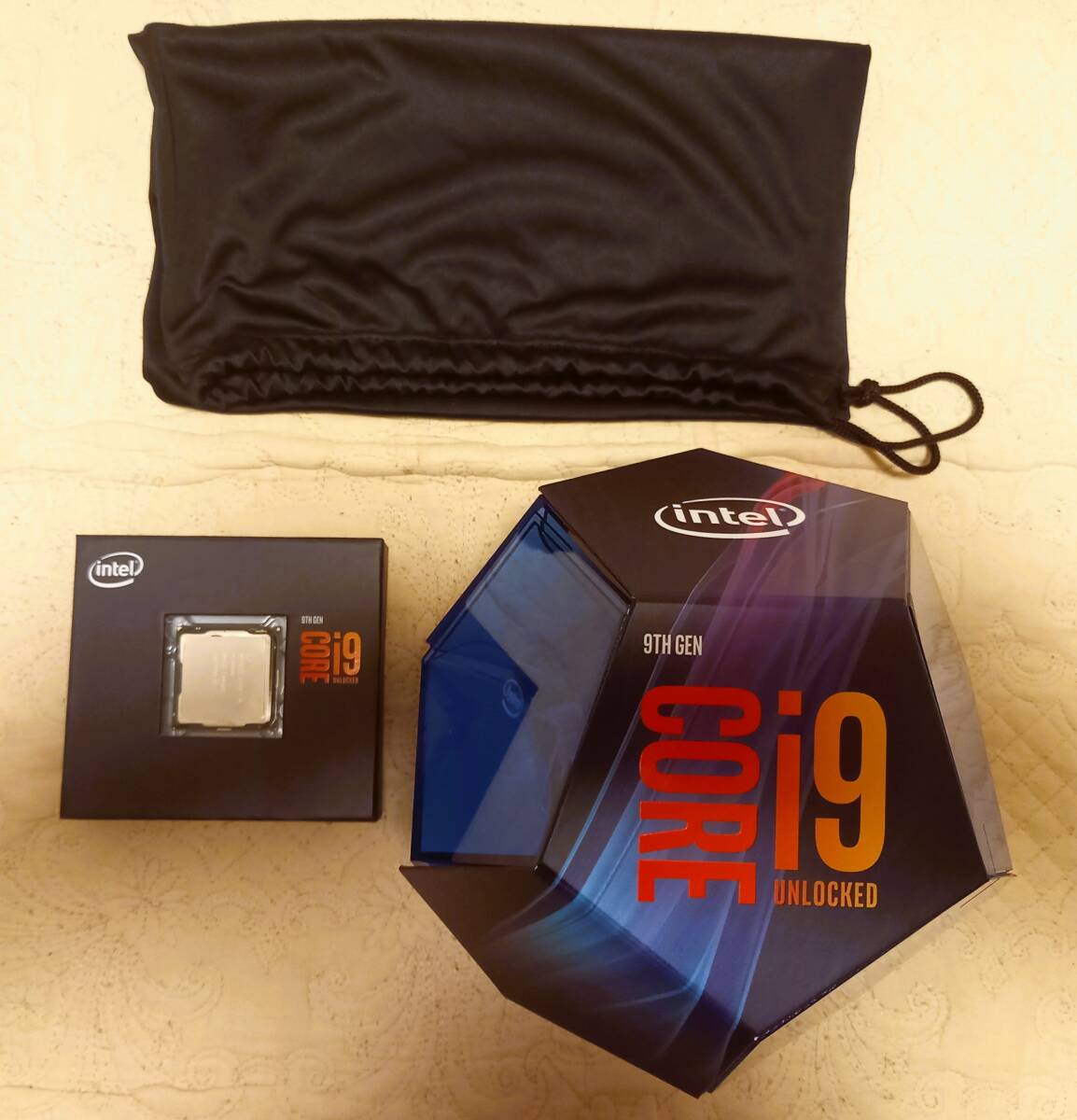 【美品・ハイエンド中古】Intelの8コアCPU「Core i9 9900K BOX」（LGA1151）【中古・動作確認・化粧箱入・付属品】 _画像1