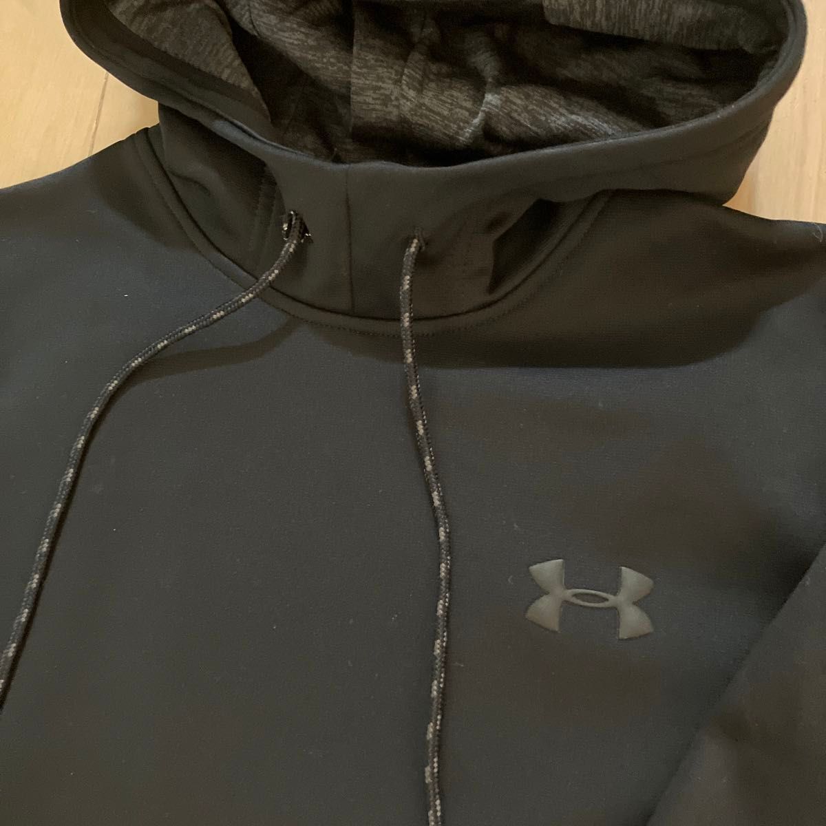 UNDER ARMOUR メンズSMサイズ　パーカー