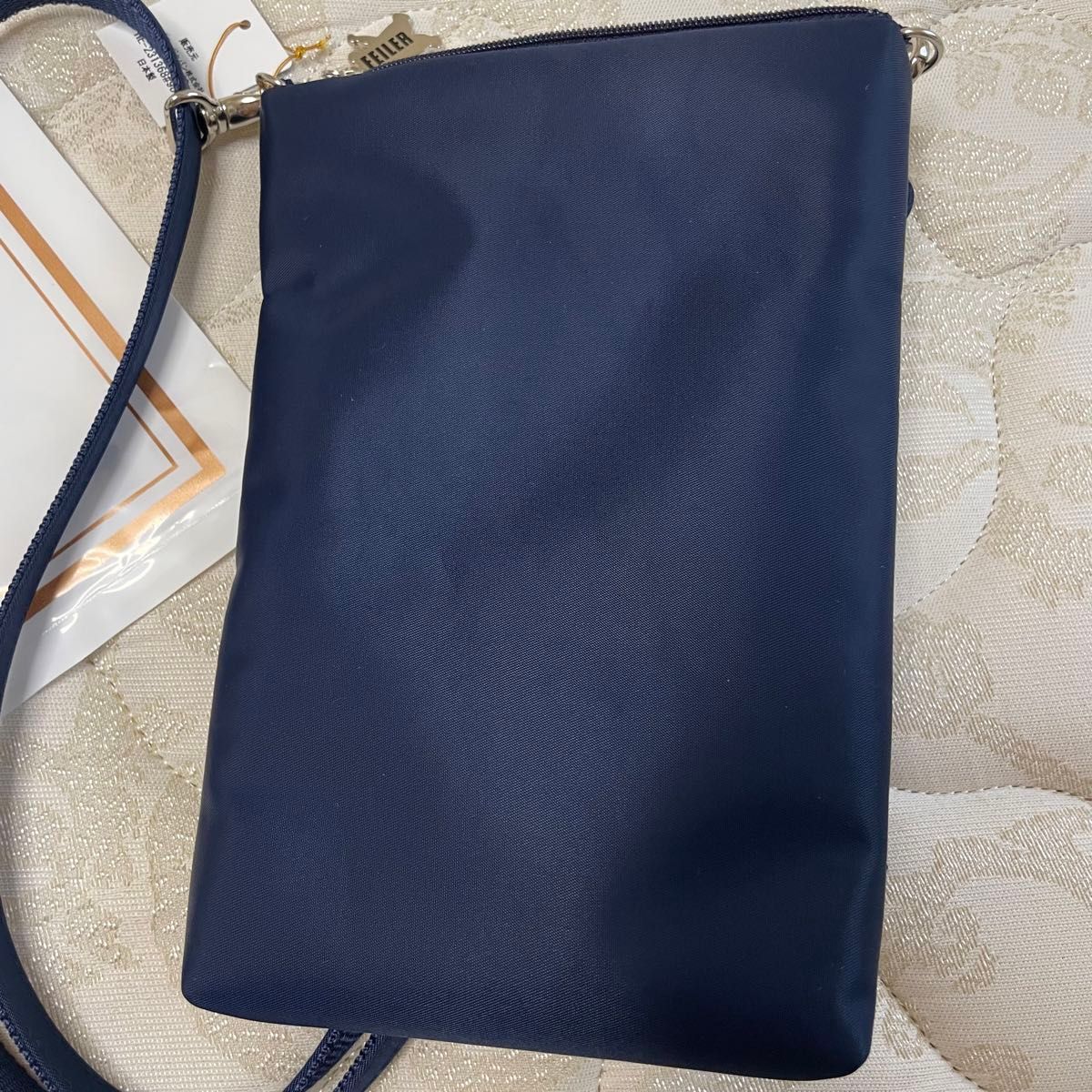 新品未使用 フェイラー 学校フェイラー ハイジ スマホショルダー 新品未使用 フェイラー 学校フェイラー ハイジ スマホショルダー
