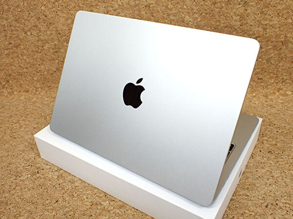 【中古 美品】MacBook Air 13.6インチ Mid 2022 シルバー FLXY3J/A [M2チップ 8コア/8GB/SSD 256GB] 付属完品 整備済製品(PCA1130-1)の画像2
