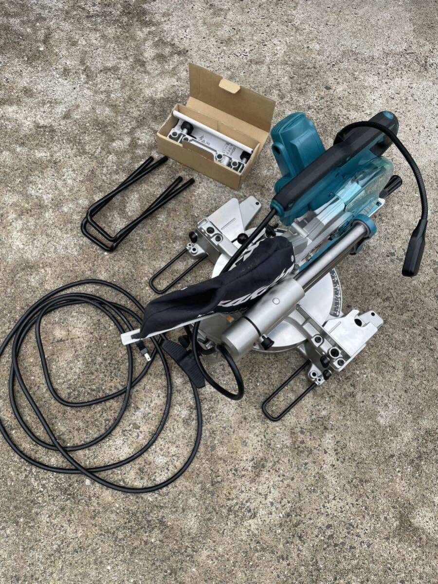 美品　makita マキタ LS0717FL スライド丸ノコ 100V 190mm 丸鋸　極上　丸のこ 付属品&取説付き　卓上 マルノコ 高年式　木工 電動工具　_画像9