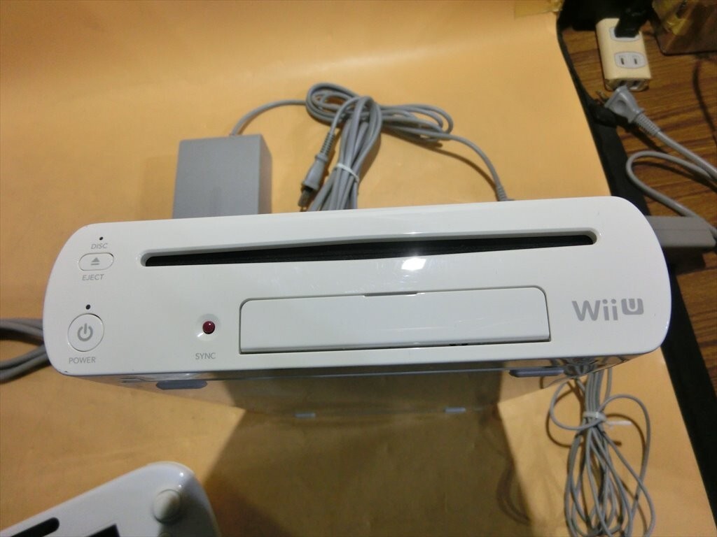 T【ヌ4-72】【100サイズ】Nintendo WiiU ホワイト ニンテンドー 箱あり/通電可 ジャンク扱い/※傷汚れあり_画像8