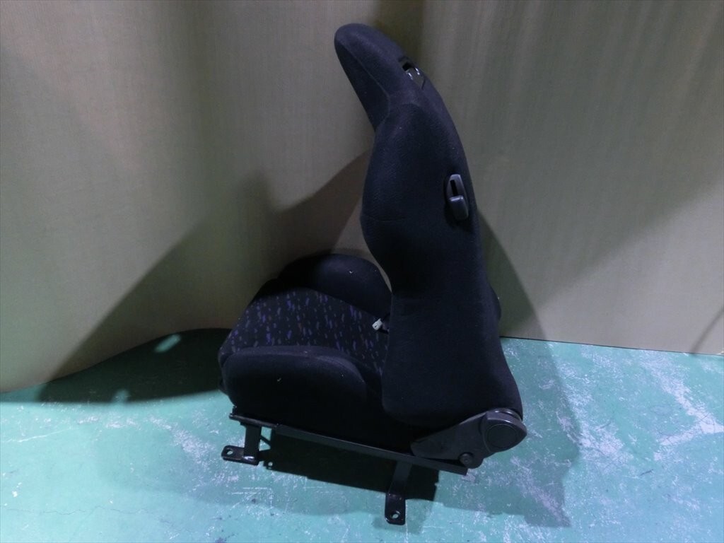 T【3ふ-84】【220サイズ】★スズキ/ジムニー JB23/RECARO レカロシート 助手席側/※汚れ・穴開き有_画像2