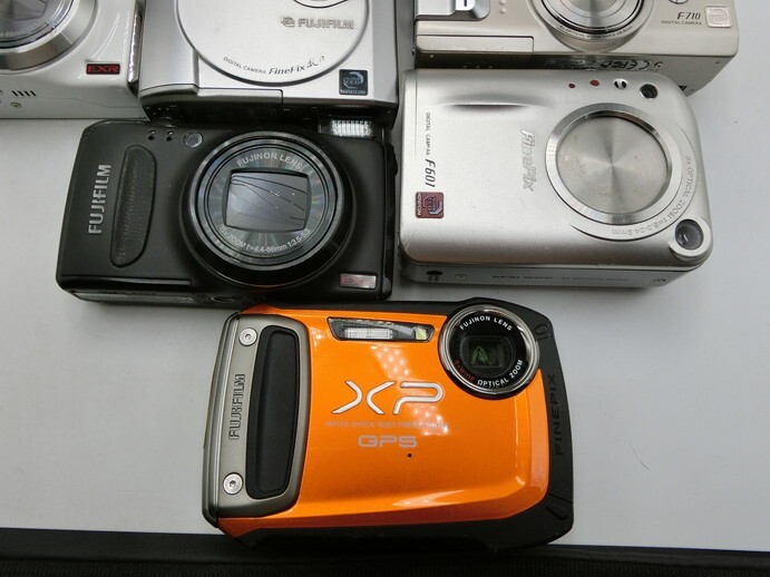 T【フ4-90】【80サイズ】▲未検品/FUJIFILM デジタルカメラ 15点セット/デジカメ/Finepix 50i 40i 30i F810 他の画像4