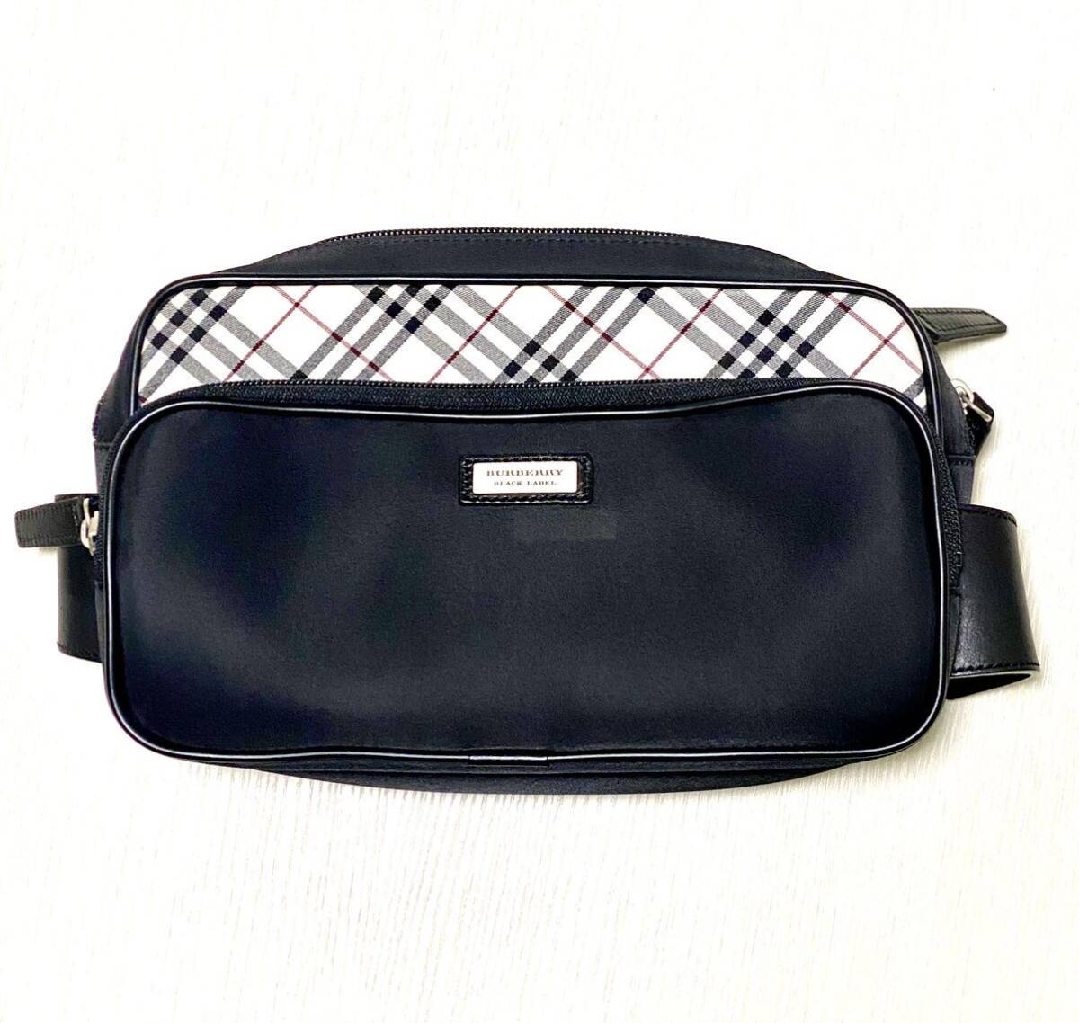 【中古】バーバリー ブラックレーベル Burberry ウエストバッグ ショルダーバッグ ホワイトブラック バッグ の画像1