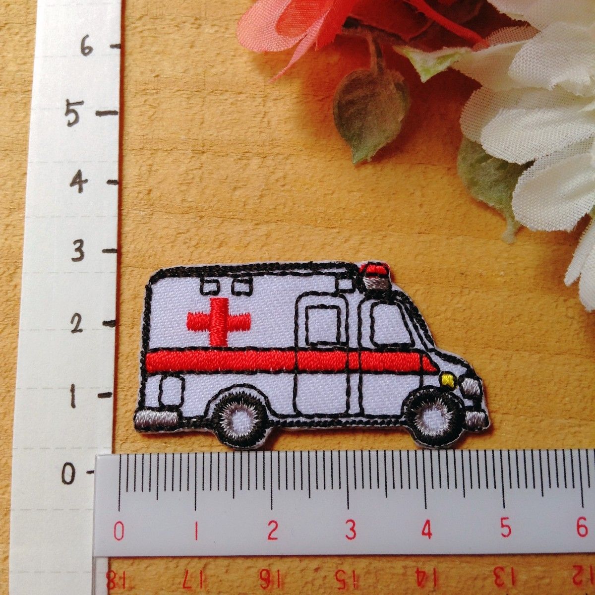 刺繍ワッペン 5枚セット救急車 緊急車両 はたらくくるま 働く車 ambulance ホワイト 小さい アップリケ 入園準備