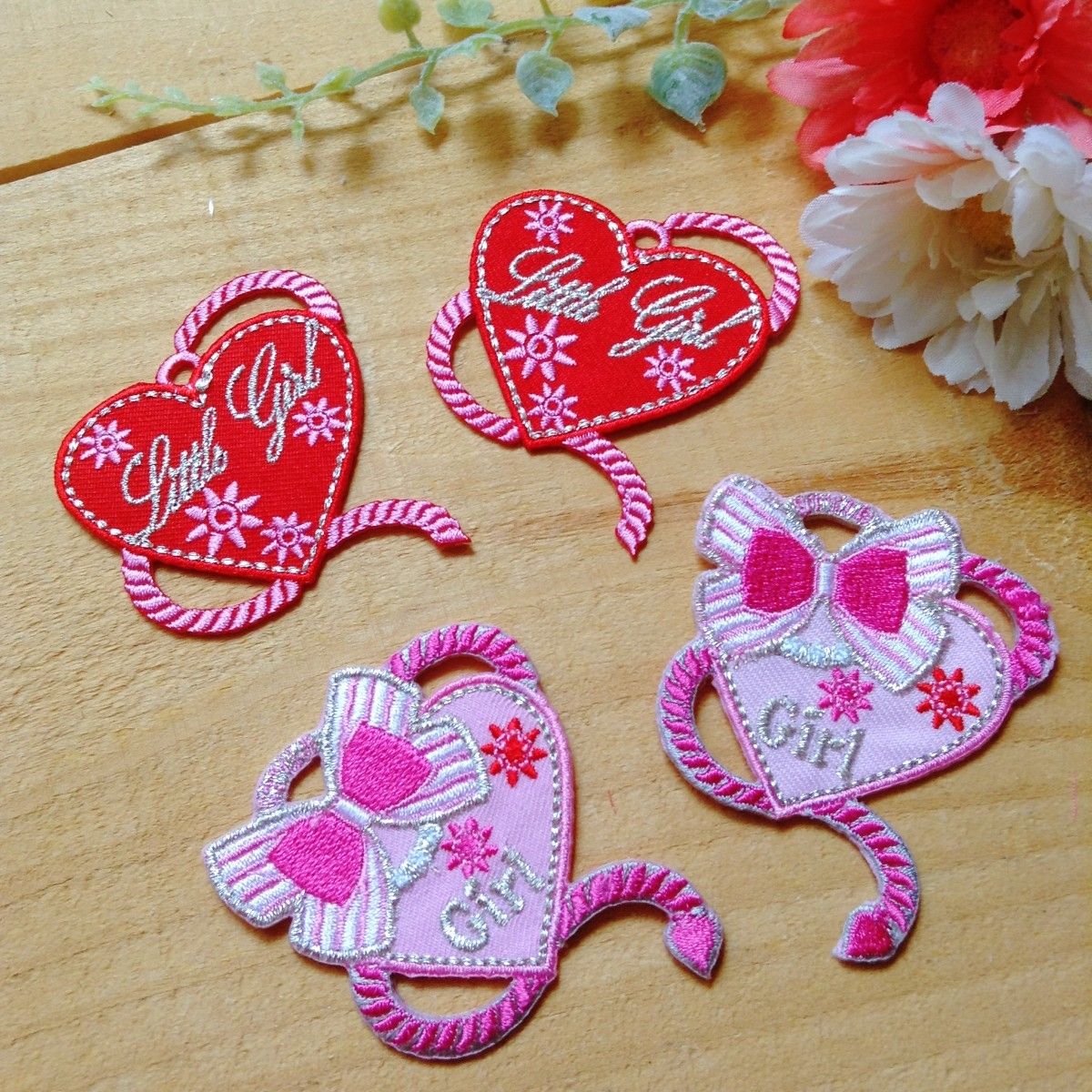 刺繍 アイロン ワッペン 4枚セット Heart リボン ハート ピンク 可愛い 女の子 キュート アップリケ 入園準備