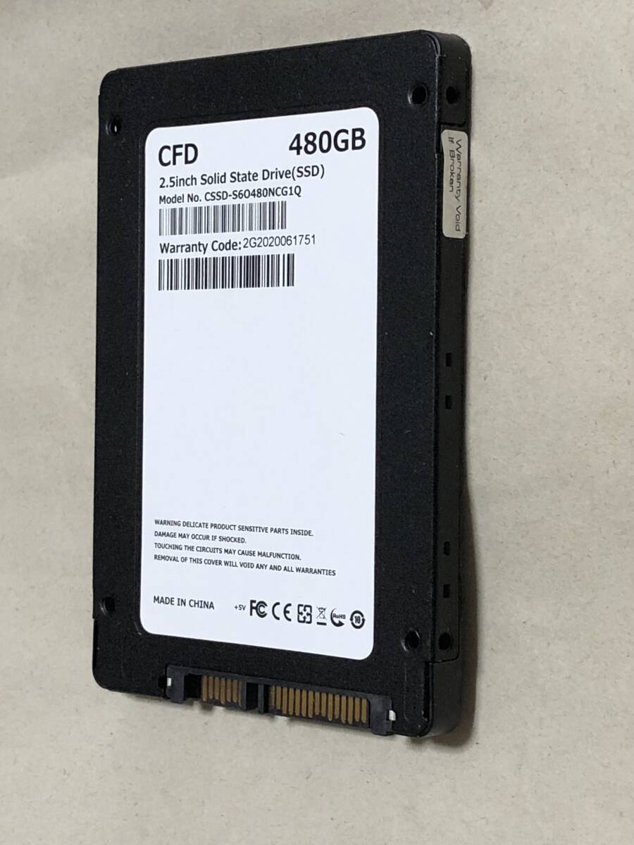 中古 【2.5インチSSD 500GB　サタ ・USB3.0外付けケース付き】　即決送料無料_表側