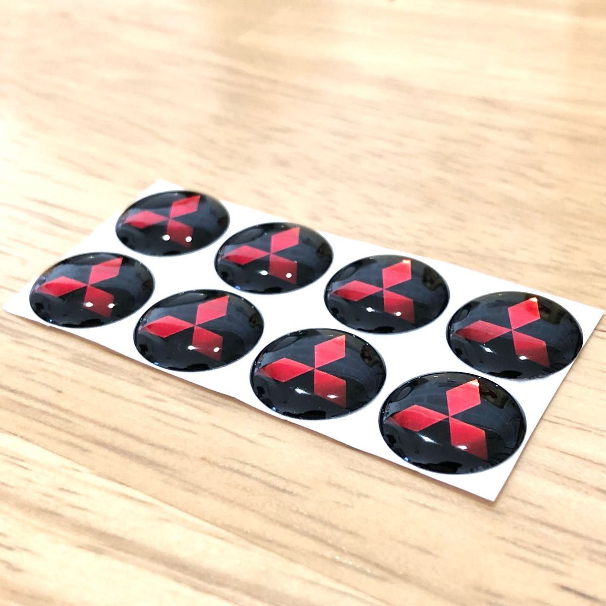 ミツビシ エンブレム 3Dシール レッド ８個 エポキシ樹脂製　三菱 ランサー ロゴ 鍵穴隠し デリカ EKワゴン ステッカー