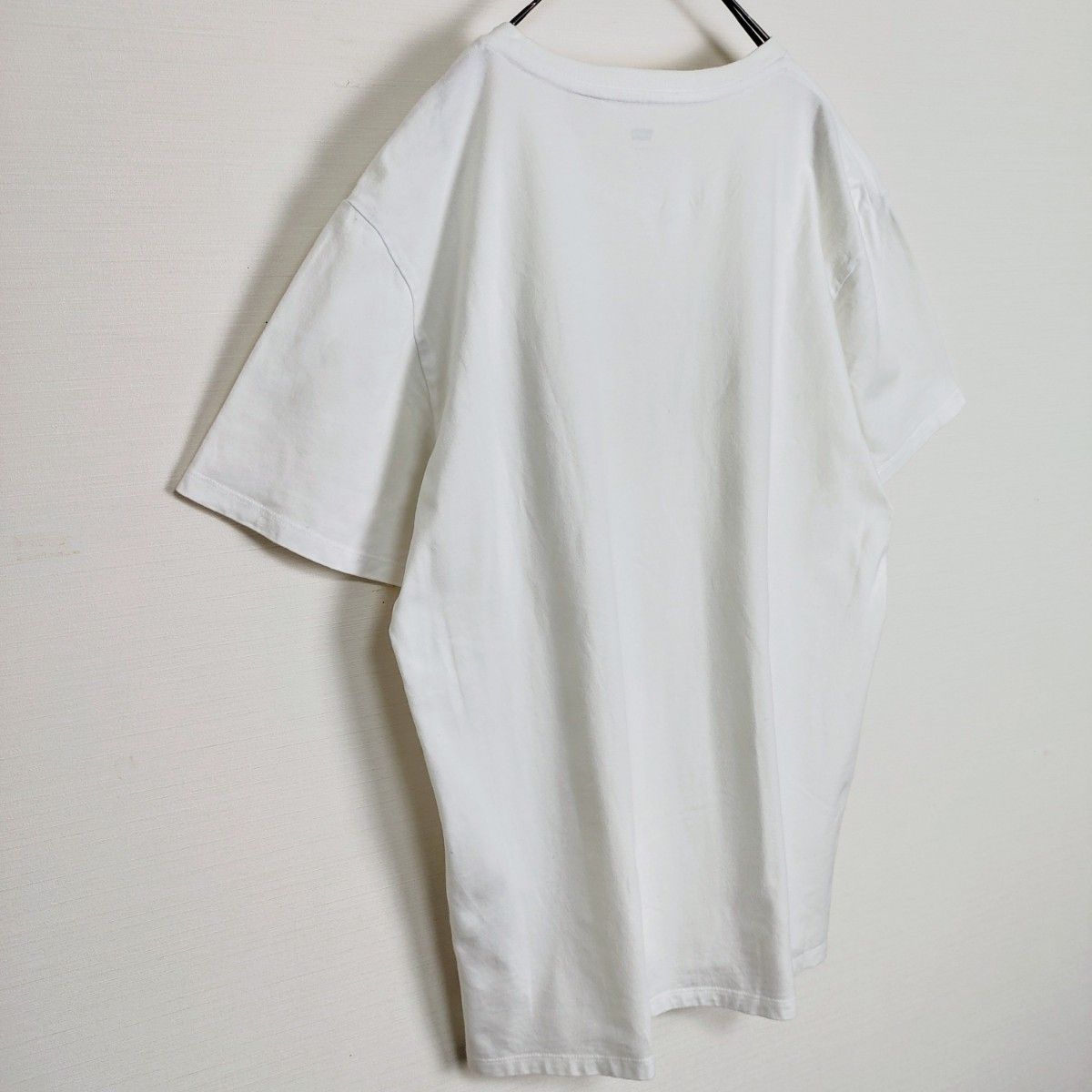 【人気デザイン】LEVI'S リーバイス☆デカロゴTシャツ　L　ホワイト／レッド　シンプル　R　半袖　ビッグロゴ　男女兼用