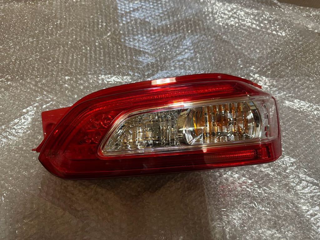 新車外し ダイハツ LA400K コペン 右 テールランプ テールライト KOITO 220-69006 220-69007 ユニット 純正 LED_画像1